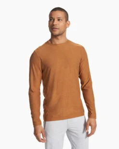 Vuori Mens L/s Strato Tech Tee -Gear Head Outfitters V178HAU FA23 M ECOMM TOPS FRONT TOPS 2 800x crop center jpg bbe7af47 4a2e 473a 9dcb dfec0a047140