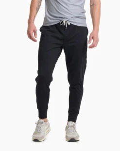 Vuori Men's Sunday Performance Jogger -Gear Head Outfitters V416 BLK 1 800x crop center jpg 188e9040 2b9a 4a1b a7d4 c68c0417def0